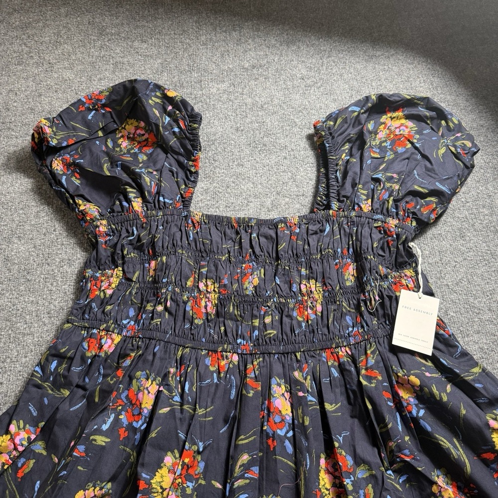 NWT Free Assembly Women's Smocked Cotton Puff Sleeve Mini Dress Navy Floral - Picture 2 of 15
